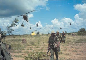 米軍、北ベトナムへの爆撃開始 写真