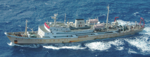 日本の排他的経済水域内で活動する中国の海洋調査船「科学1号」（海上保安庁提供）