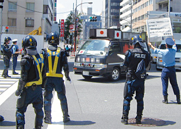 街頭宣伝車に対する取締り状況（8月、東京）