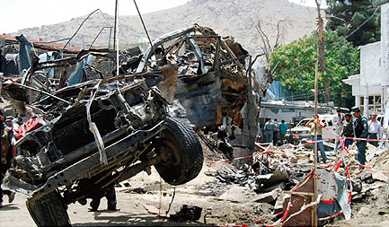 インド大使館前の自爆テロ事件に使用された車（7月、アフガニスタン）（共同）