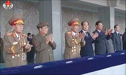金正日国防委員長が欠席した北朝鮮創建60周年記念式典における北朝鮮指導部（9月、平壌）（時事）
