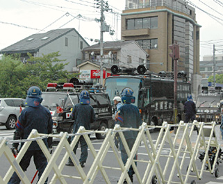 街頭宣伝活動に取り組む右翼団体（8月、京都）