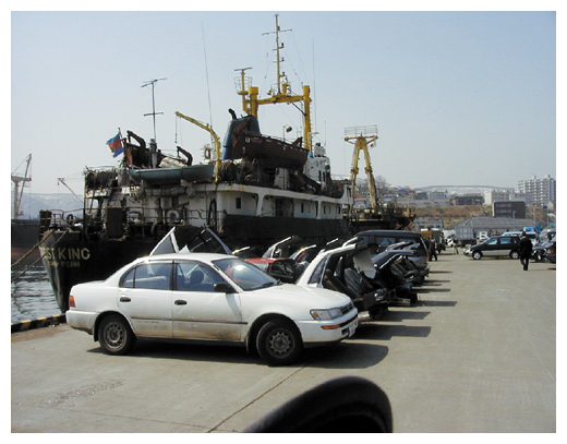 港で発見された盗難自動車