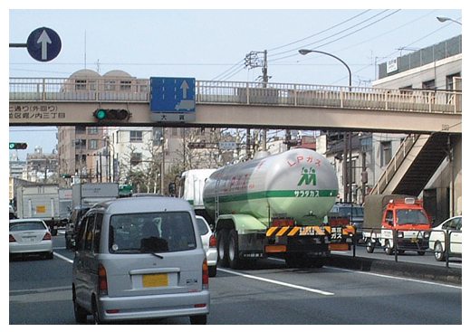 大型貨物車の中央寄り車線規制