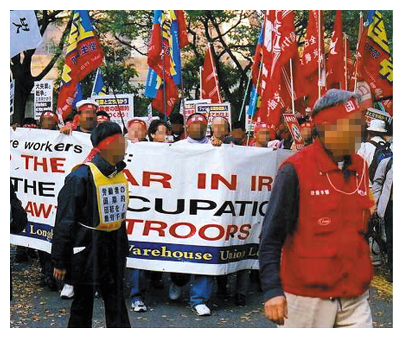 中核派系団体主催のデモ行進(平成16年11月、東京)