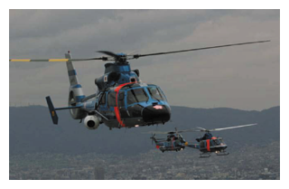 写真　警察用航空機