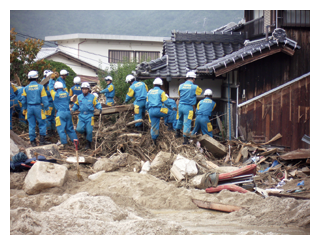 中国・九州北部豪雨に伴い捜索活動に当たる広域緊急援助隊