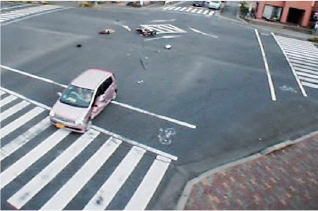 交通事故自動記録装置による撮影画像の連続写真 3 
