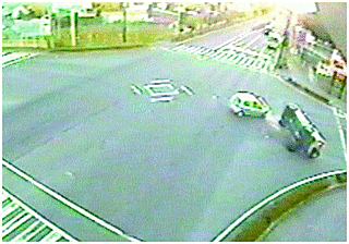 交通事故自動記録装置による撮影画像の連続写真（右）