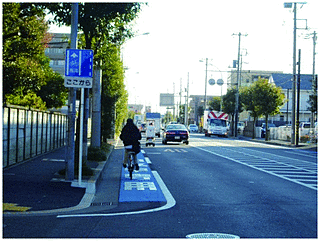 自転車専用通行帯の設置例（神奈川県横浜市）
