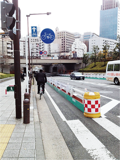 自転車一方通行規制を実施した自転車道（神奈川県川崎市）