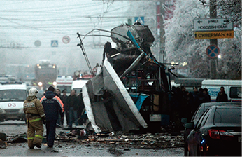 ロシア・ボルゴグラードにおける自爆テロ事件で破壊されたトロリーバス（AFP=時事）