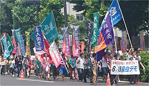 「6・15国会包囲デモ」（6月、東京）