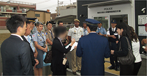 神奈川県警察におけるブラジルの警察官への研修の様子