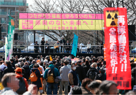 原子力発電所の再稼働等に対する抗議集会（3月、東京）（時事）