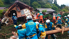 土砂崩れ現場における救出救助活動（熊本県）