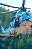 ヘリコプターによる救出救助活動（岩手県）（岩手日報）