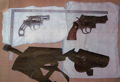 建国義勇軍事件で押収された拳銃
