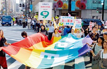 憲法改正反対デモ行進（5月、東京）（共同）