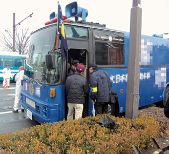 街頭宣伝車に対する捜索状況（12月、福岡）