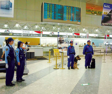 新千歳空港での警戒