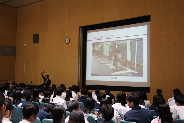 全国の高等学校への座学型交通安全講習会