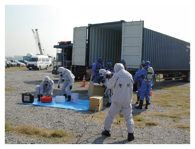 PSI海上阻止訓練と連携した輸出管理訓練(10月、東京)(外務省提供)
