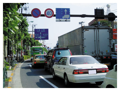 大型貨物車の中央寄り車線規制