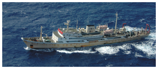 日本近海で活動する中国の海洋調査船(海上保安庁提供)
