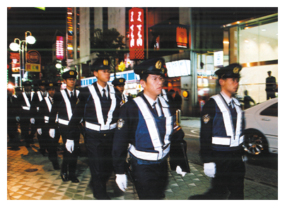 歓楽街における集団警ら