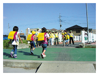 写真　防犯ボランティア団体による活動