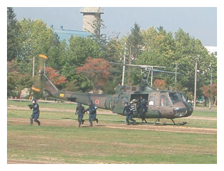 写真　自衛隊との共同実動訓練