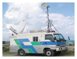 写真　衛星通信車