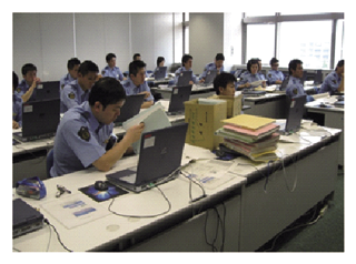 写真　財務捜査研修センターでの研修風景