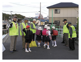 写真　防犯ボランティア団体による活動