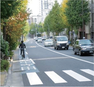 自転車専用通行帯の設置例（東京都文京区）