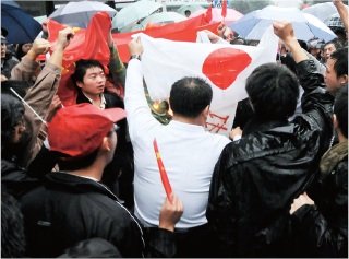 尖閣諸島をめぐる日本への抗議デモ（中国・重慶）（AP／アフロ）
