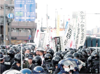 右派系市民グループの抗議行動（３月、京都）
