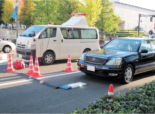 新型装備資機材「車両下部カメラ」を活用した車両検問