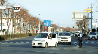 信号機が滅灯した交差点における交通整理