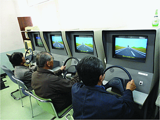 運転者適正検査器材を用いた高齢者講習