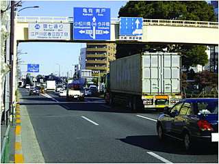 大型貨物車等の中央寄り車線規制