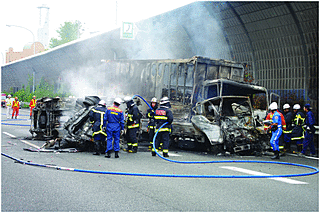 大型トラックの交通事故現場