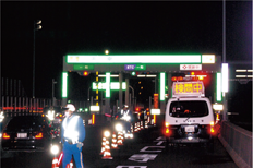 高速道路における多目的検問