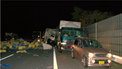 中型トラックの交通事故現場