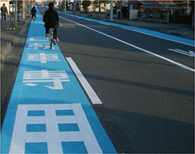 自転車専用通行帯の設置例(静岡県菊川市)