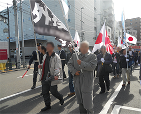 右派系市民グループのデモ（12月、東京）