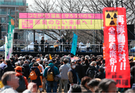 原子力発電所の再稼働等に対する抗議集会(3月、東京)(時事)