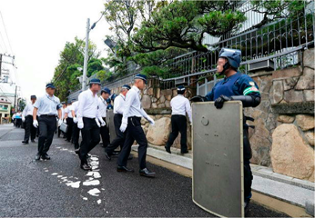 六代目山口組総本部事務所に対する捜索時の状況