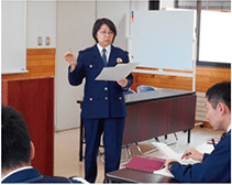 青森県七戸警察署地域課長 米澤貴子警部